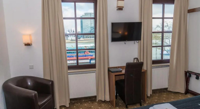 Двухместный номер Standard с видом на озеро Hotel und Restaurant Löwenbräu Köln
