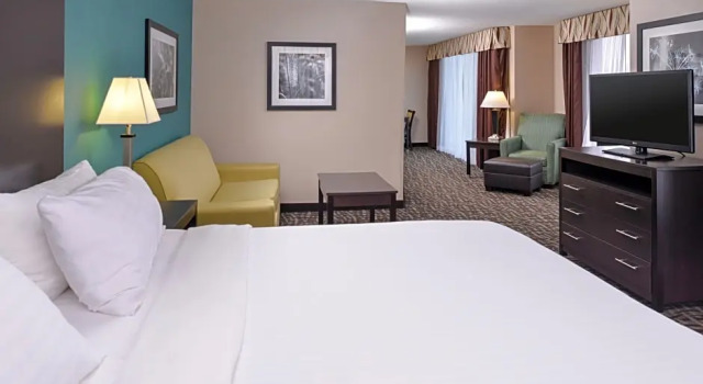 Люкс Deluxe Holiday Inn Express & Suites North Lima by IHG