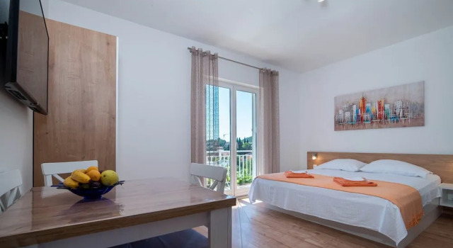 Семейная студия с балконом и с видом на море Apartments Njiric