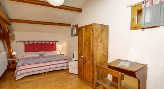 Gîte avec cheminée, jardin et wifi aux Salles - FR-1-496-61, Prenota Hotel Hotel a Alvernia con parcheggio, Parcheggio