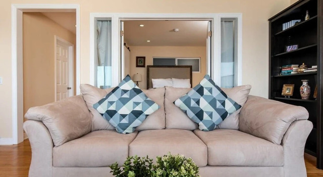 Oceanfront Malibu Beach House 1 bdr 4 Sleeps