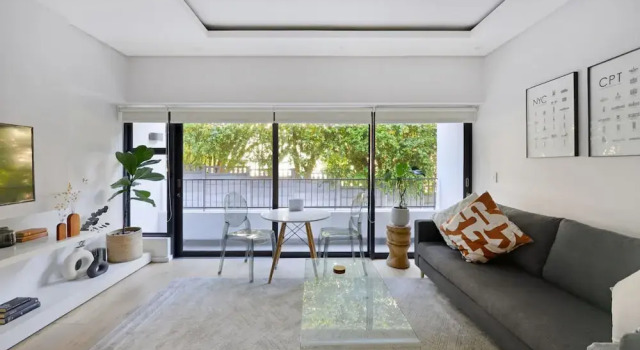 Modern Sea Point Apartment Rooftop Pool, Забронировать Апартаменты/квартира Отели Cape Peninsula с парковкой, Парковка