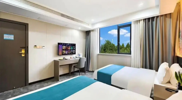 Panda Holiday Inn 2