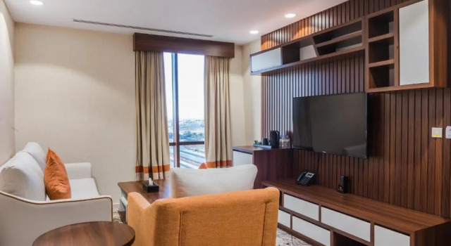 Люкс Tulip Plaza Hotel
