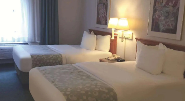 Четырёхместный номер Deluxe La Quinta Inn by Wyndham Columbus I-70E Reynoldsburg