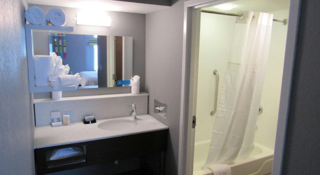 Двухместный люкс Hampton Inn & Suites Newtown