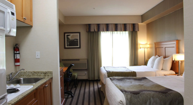 Четырёхместный номер Best Western King George Inn & Suites