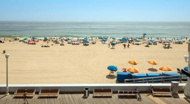 Четырёхместный номер Standard с балконом и oceanfront Courtyard by Marriott Ocean City Oceanfront