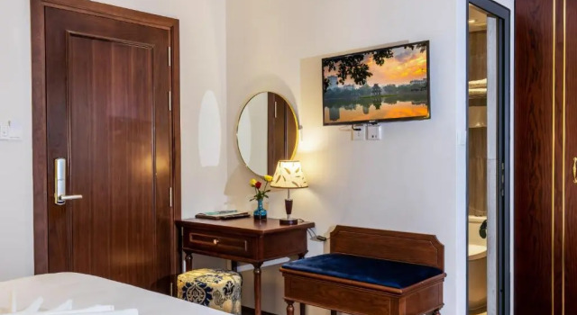 Полулюкс Hanoi Central Hotel & Residences