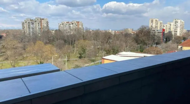 Апартаменты Modern 1BR Apartment with Garden View & Free street parking