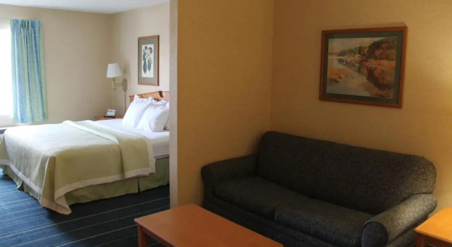 Студия Days Inn & Suites by Wyndham Bridgeport - Clarksburg