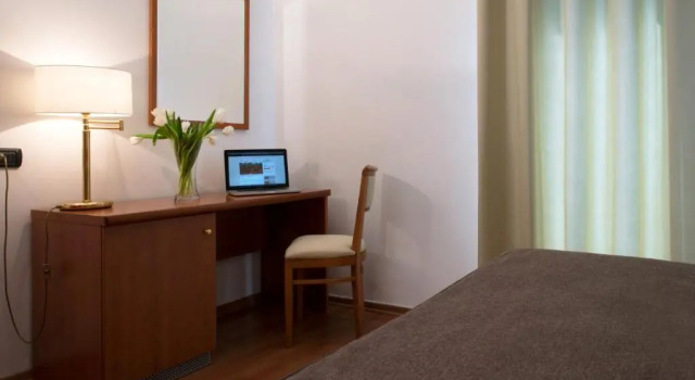 Трёхместный номер Standard Garden Hotel