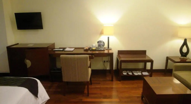 Полулюкс Manado Quality Hotel