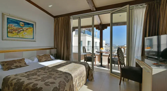 Номер Deluxe с балконом и с видом на море Hotel Le Chevalier