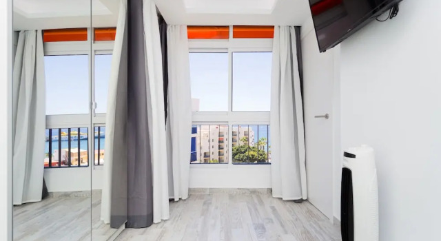 63 Los Cristianos Apartment, First Sea Line, Parking, Book Apartment Hotels in Tenerife with Parking, Parking