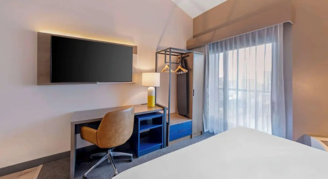 Двухместный люкс с балконом Comfort Inn & Suites Irvine Spectrum