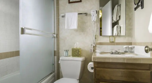 Люкс Superior с 2 комнатами Historic Cary House Hotel