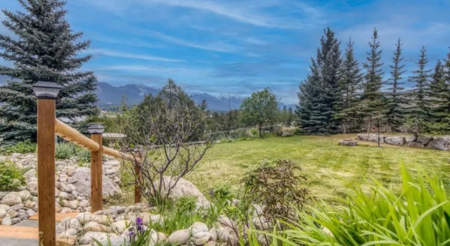 Коттедж Pine Ridge, Log Home with Lake View and Backyard