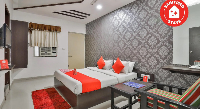 OYO Flagship 711 Hotel Crystal