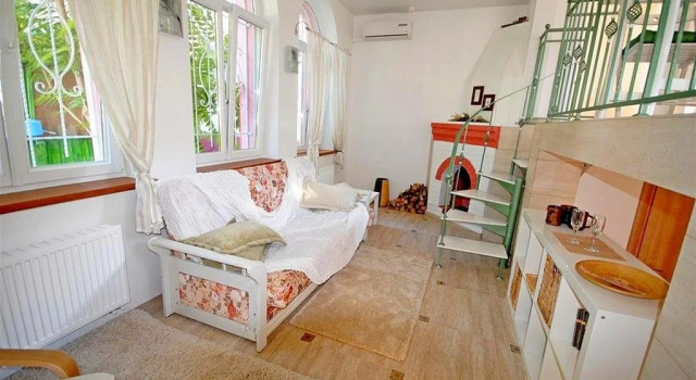 Holiday Home Love Story
