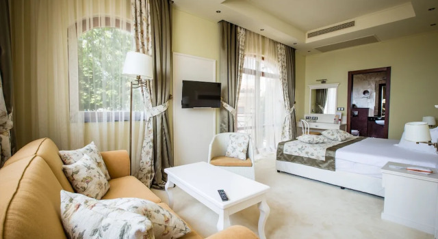 Люкс c 1 комнатой с балконом и с видом на море Helena VIP Villas and Suites - Half Board