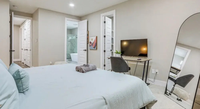 Pet friendly Houston Home w Patio: 6 Mi to Dtwn