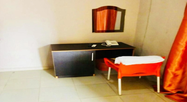 Momak 4 Hotel & Suites