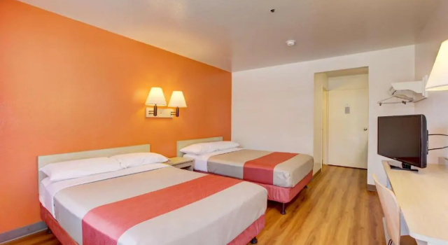 Четырёхместный номер Standard Motel 6-Westminster, CA - North
