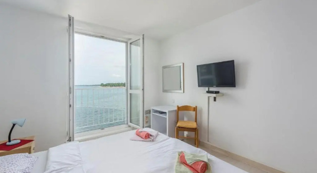 One bedroom apartment with direct sea view located in the old town of Porec, Забронировать Апартаменты/квартира Пореч Poreč Riviera, рядом с Пристань для яхт Пореча