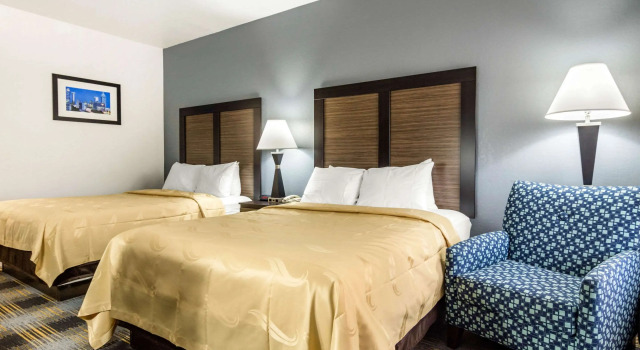 Четырёхместный номер Standard Quality Inn near Six Flags Douglasville