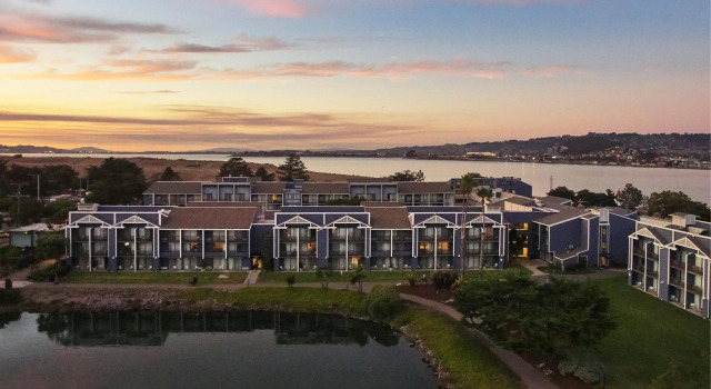 Номер Standard DoubleTree by Hilton Hotel Berkeley Marina