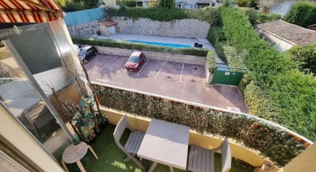Апартаменты Petit studio économique avec piscine