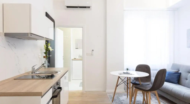 Апартаменты 150sqm Main Square Apt!-4 Units-Great for Groups!
