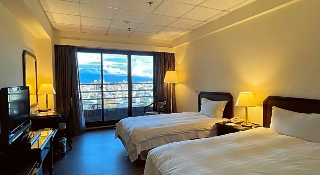 Двухместный номер Standard с балконом Metro Hotel