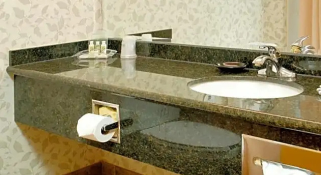 Четырёхместный номер Standard DoubleTree by Hilton North Vancouver