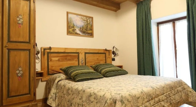 Четырёхместный номер Standard с балконом и с видом на горы Albergo Centrale