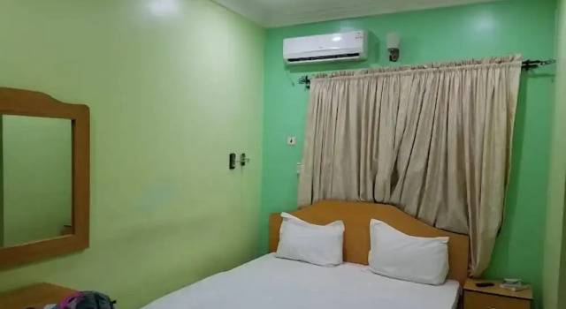 Номер Comfort Sages Conclave Hotel