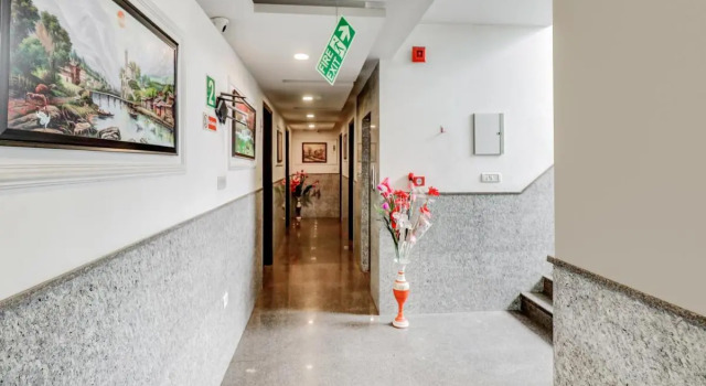 OYO 80200 Olive Inn, Забронировать Отель Отели Нью-Дели с парковкой, Парковка