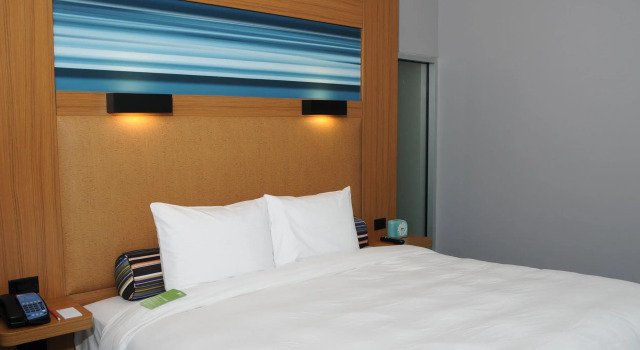 Четырёхместный номер Standard Aloft by Marriott Charleston Airport & Convention Center