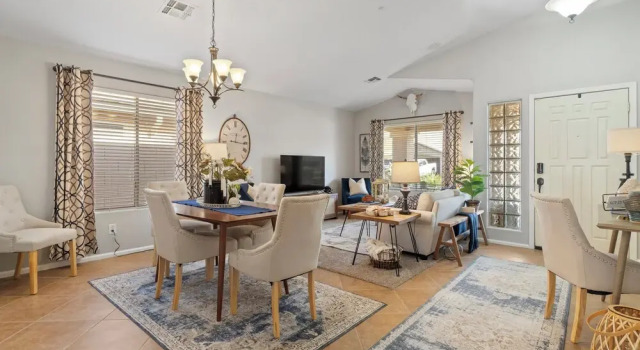Maricopa Home <1 Mile to The Duke Golf Course!, Book Feriehus Sommerhuse i Maricopa, Hytte
