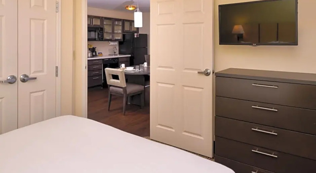 Двухместный люкс c 1 комнатой Candlewood Suites Bloomington-Normal
