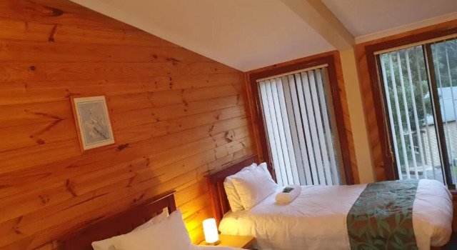 Roland B&B, Book Bed and Breakfast Claude Road Tasmania