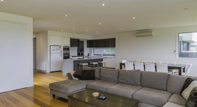 10 Sands Bvd, Book Hotel Torquay 
