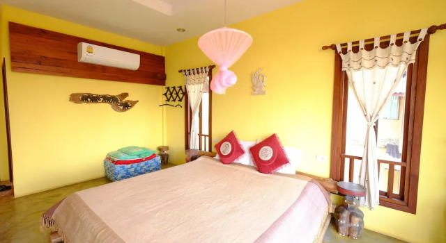 Luxusní Třílůžkový pokoj s balkonem Khunyuam Resort