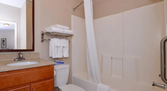 Кровать в общем номере Candlewood Suites Boise - Towne Square by IHG