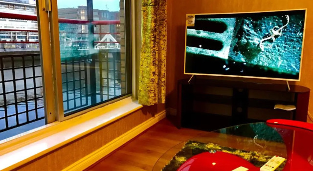 Апартаменты Glasgow City Centre Flat with River Views and Parking