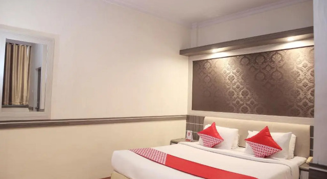 Люкс Superior OYO 742 Mona Plaza Hotel