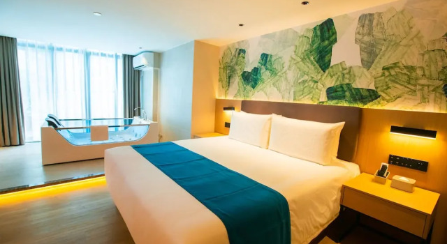 NAIVE L Executive Apartments Coast City