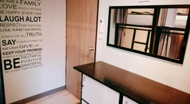 Четырёхместный номер Standard White House Hostel