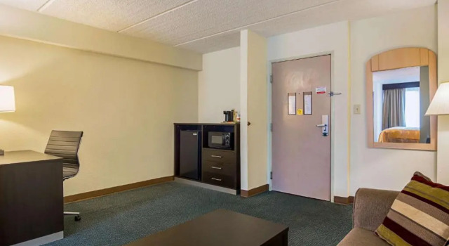 Люкс Quality Suites Atlanta Airport East